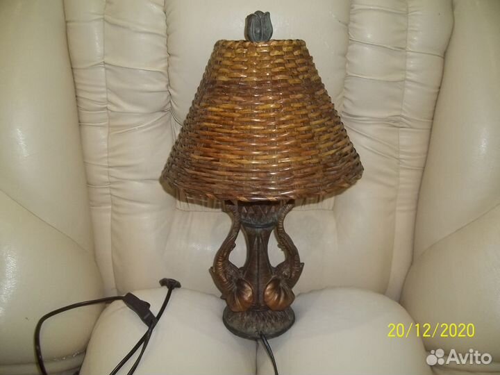 Настольная лампа
