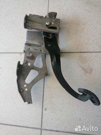 Педаль тормоза Рено Кангу 2 рестайлинг
