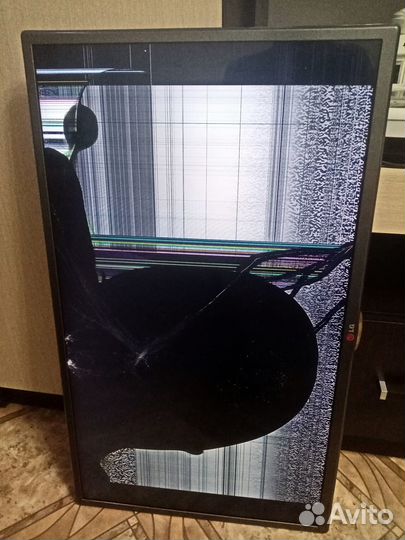 Телевизор LG 32LB561V (битый экран)