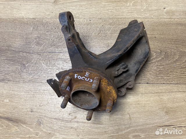 Ford focus 2 правый поворотный кулак,ступица