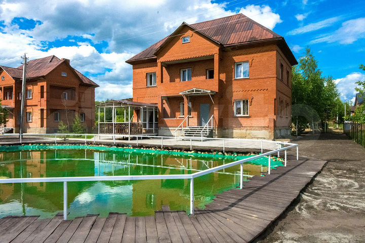 Коттедж 300 м² на участке 20 сот.