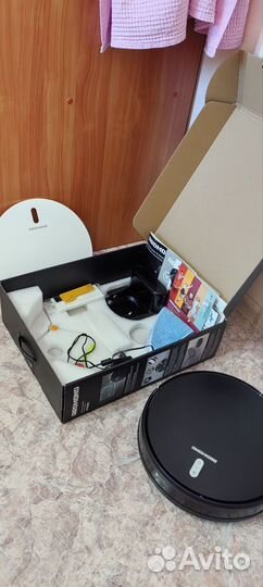 Робот-пылесос Redmond RV-R630S