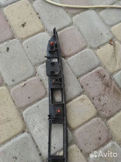 Накладка крышки багажника задняя Mercedes C250