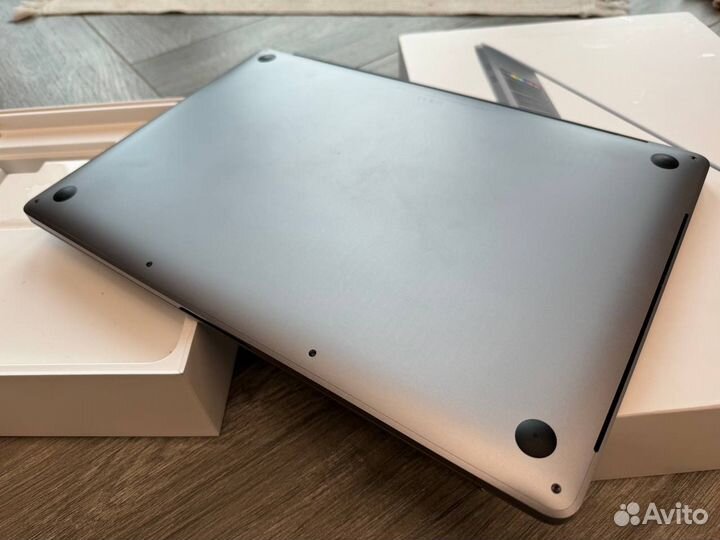 MacBook Pro 15 2018 32Gb/512Gb ростест Space Gray