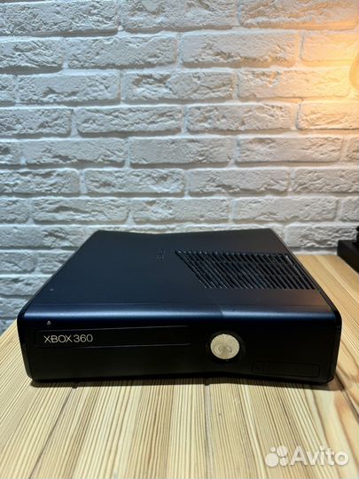 Xbox 360, 500gb + 2 джостика + 9 игр+камера
