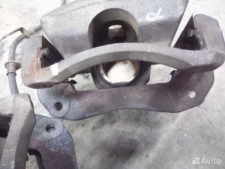 Суппорт передний Тойота alphard