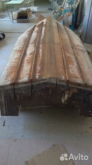 Продам моторную лодку