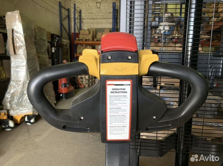 Штабелер электрический самоходный