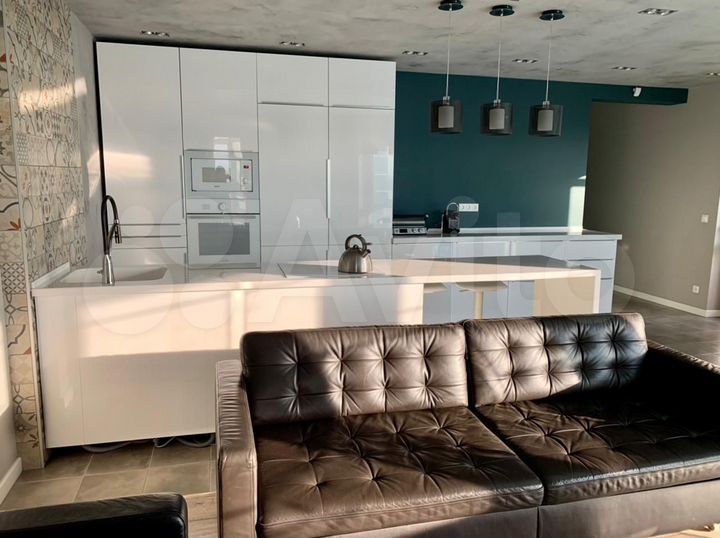 3-к. квартира, 140 м², 15/18 эт.