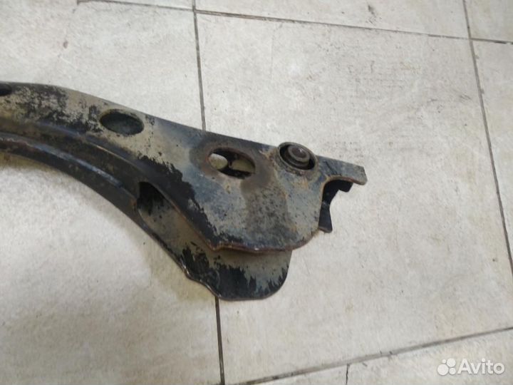 Балка передняя поперечная Toyota Land Cruiser J100