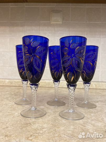 Бокалы,вазочки,гутное стекло,подстаканник