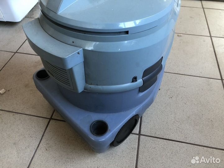 Моющий пылесос Philips