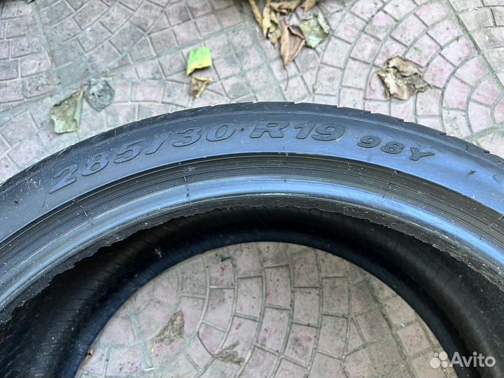 Pirelli P Zero 285/30 R19