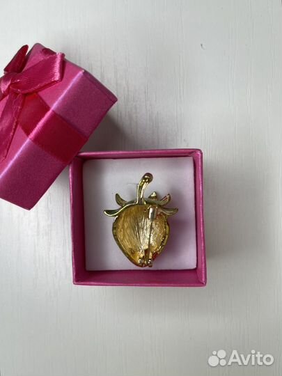 Брошь Клубника