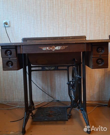 Швейная машина 