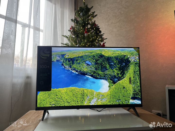 Новый безрамочный смарт телевизор