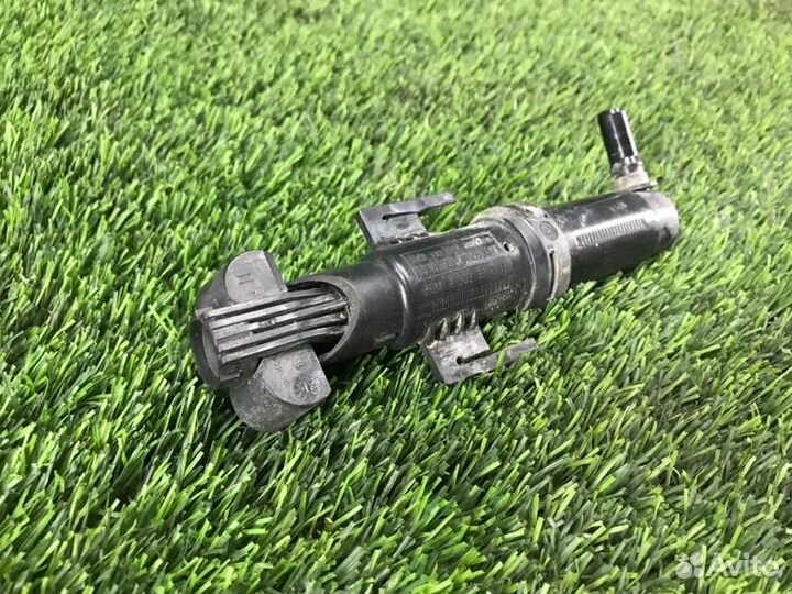 Форсунка омывателя фар передняя левая Bmw 5 F10