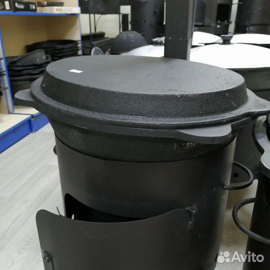 Казан с чугунной крышкой сковородкой