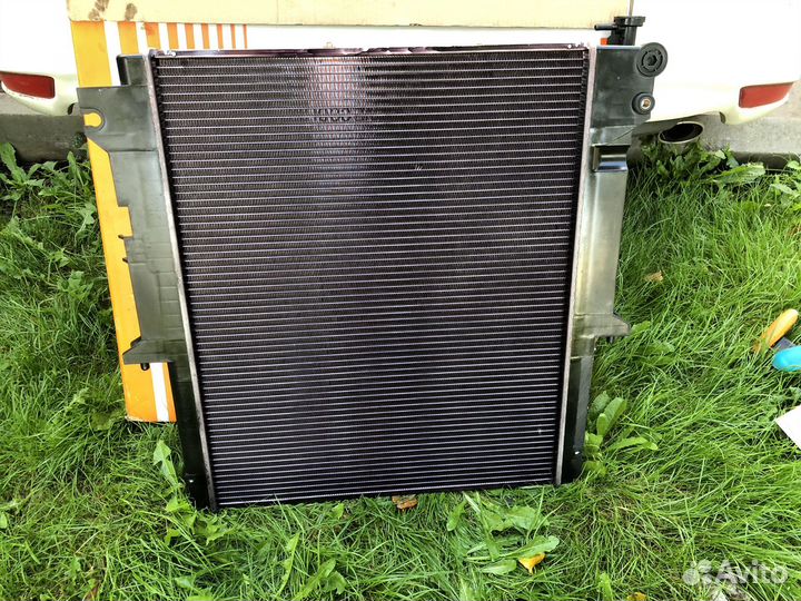 Радиатор двигателя Mitsubishi Pajero Sport/L200