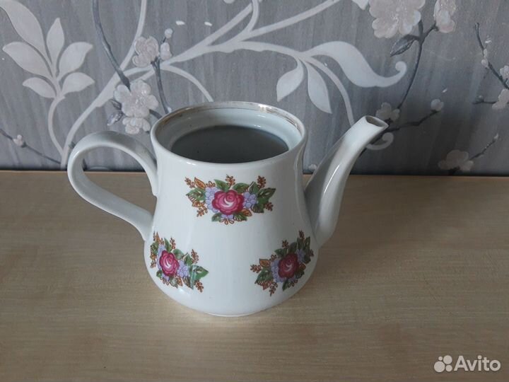 Посуда (стаканы,чашки,стопки,чайник, тарелки)