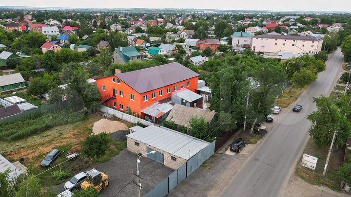 Здание 1060 м² с земельным участком 14 соток