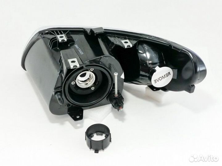 Фара правая Chrysler Town&Country