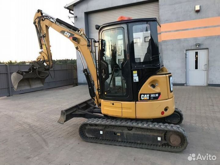 Лобовое нижнее стекло Caterpillar 303.5 DCR