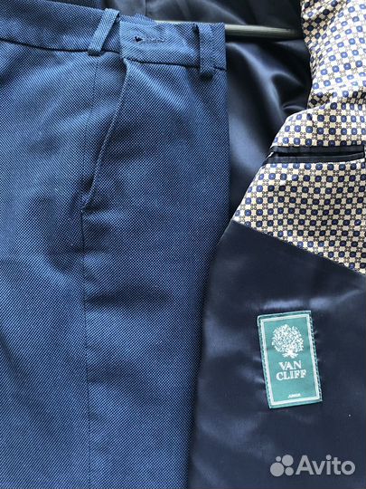 Продаётся школьный костюм