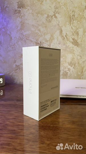 Коробка от iPhone SE 2016 с чеком