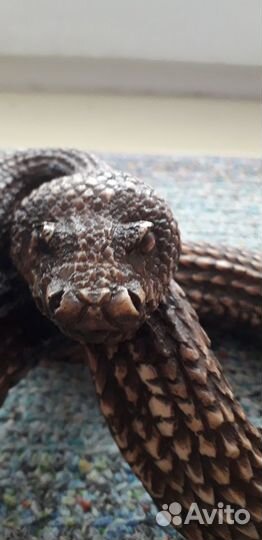 Статуэтка змея
