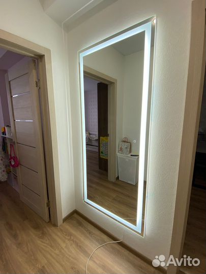 Зеркало с подсветкой ростовое