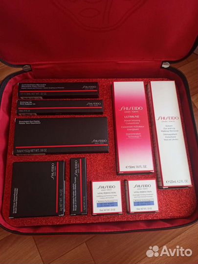 Подарочный набор косметики shiseido