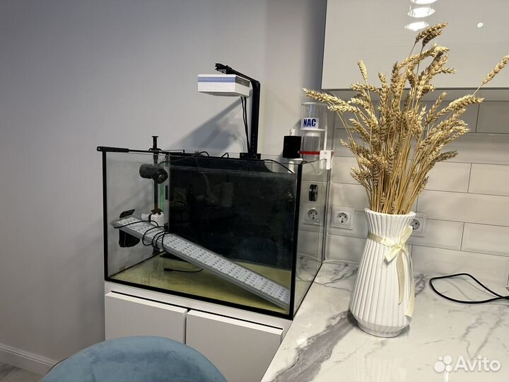 Морской аквариум с тумбой