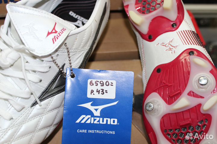 Футбольные бутсы Mizuno