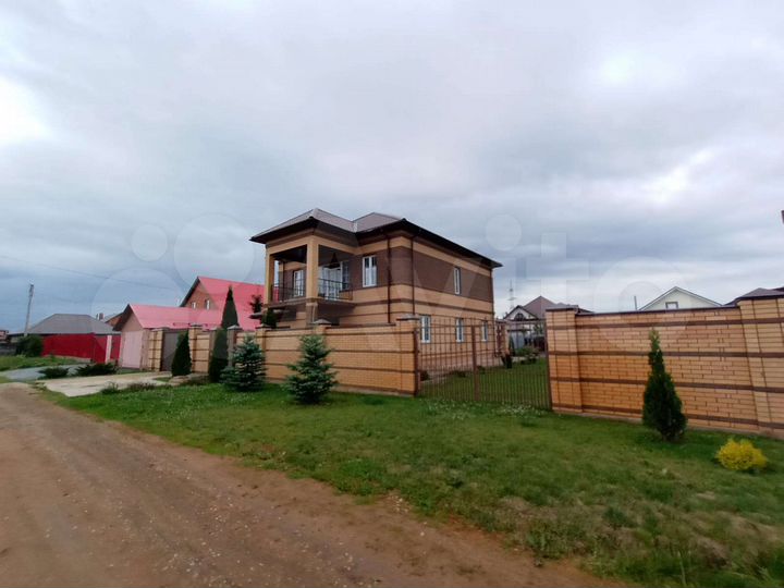 Дом 200 м² на участке 8 сот.