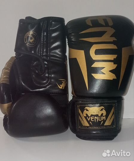 Боксерские перчатки Venum black-gold