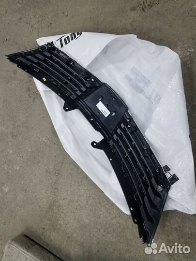 Решетка радиатора Ниссан Тиида