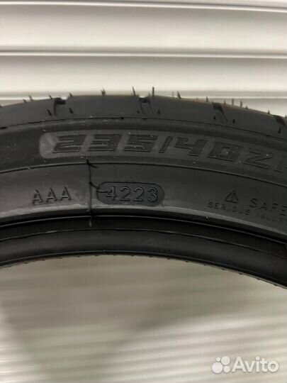 Windforce Catchfors UHP 235/40 R19 96W