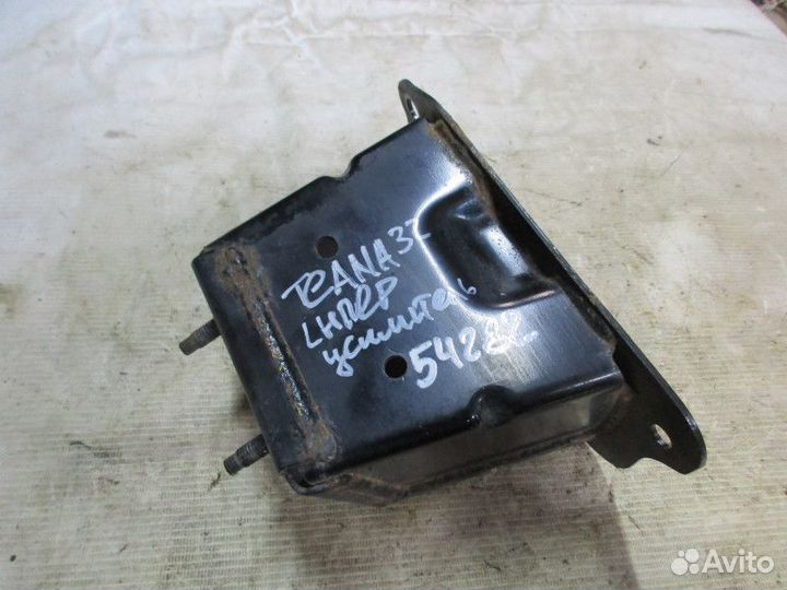 Кронштейн усилителя переднего бампера левый Nissan