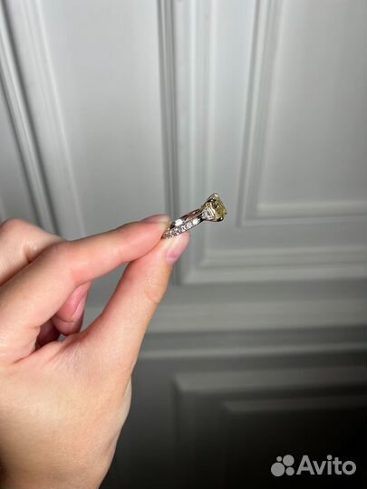 Кольцо RalfDiamonds 4,23 ct Fancy Yellow/VS2 Cushi