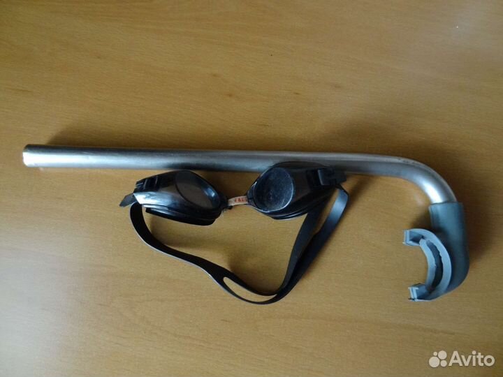 Очки и трубка для плавания