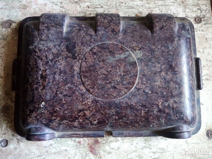 Карболитовая крышка для аккумулятора автомобиля