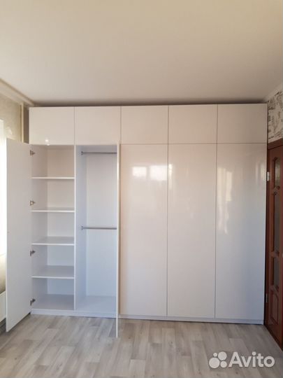 Шкаф двухстворчатый