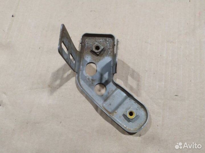 Кронштейн правый Renault Fluence K4MV838 2010