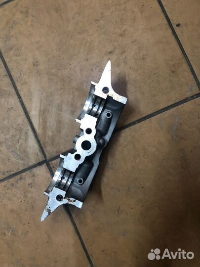 Крышка распредвалов Ford Focus 2