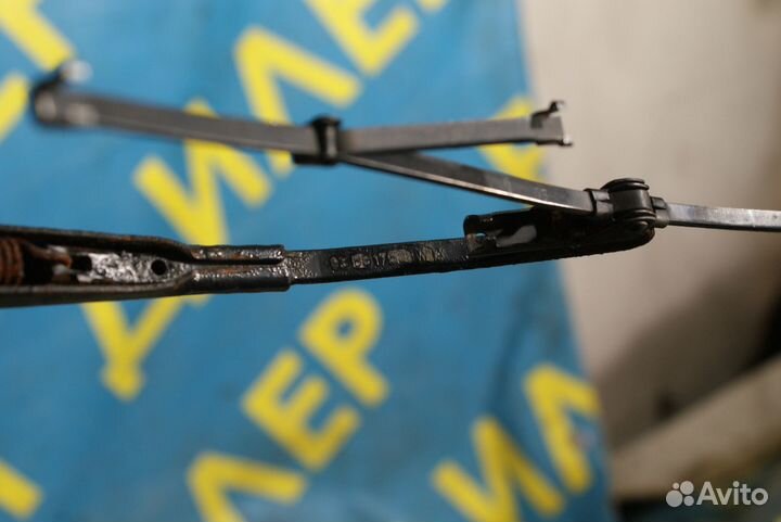 Поводок заднего дворника Ford Mondeo 1