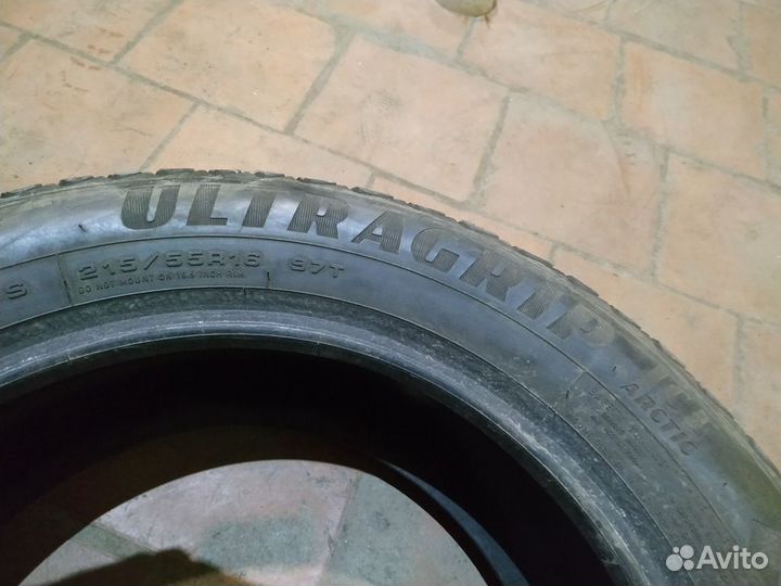 Goodyear Ultragrip Ice Arctic 215/55 R16