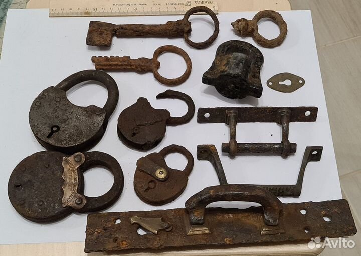 Старые ключи, замки, ручки.На панно и т.д