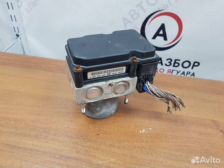 Блок ABS (насос) toyota
