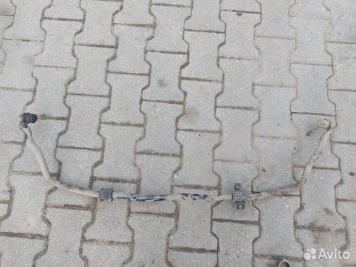 Передний стабилизатор Nissan Primera P11